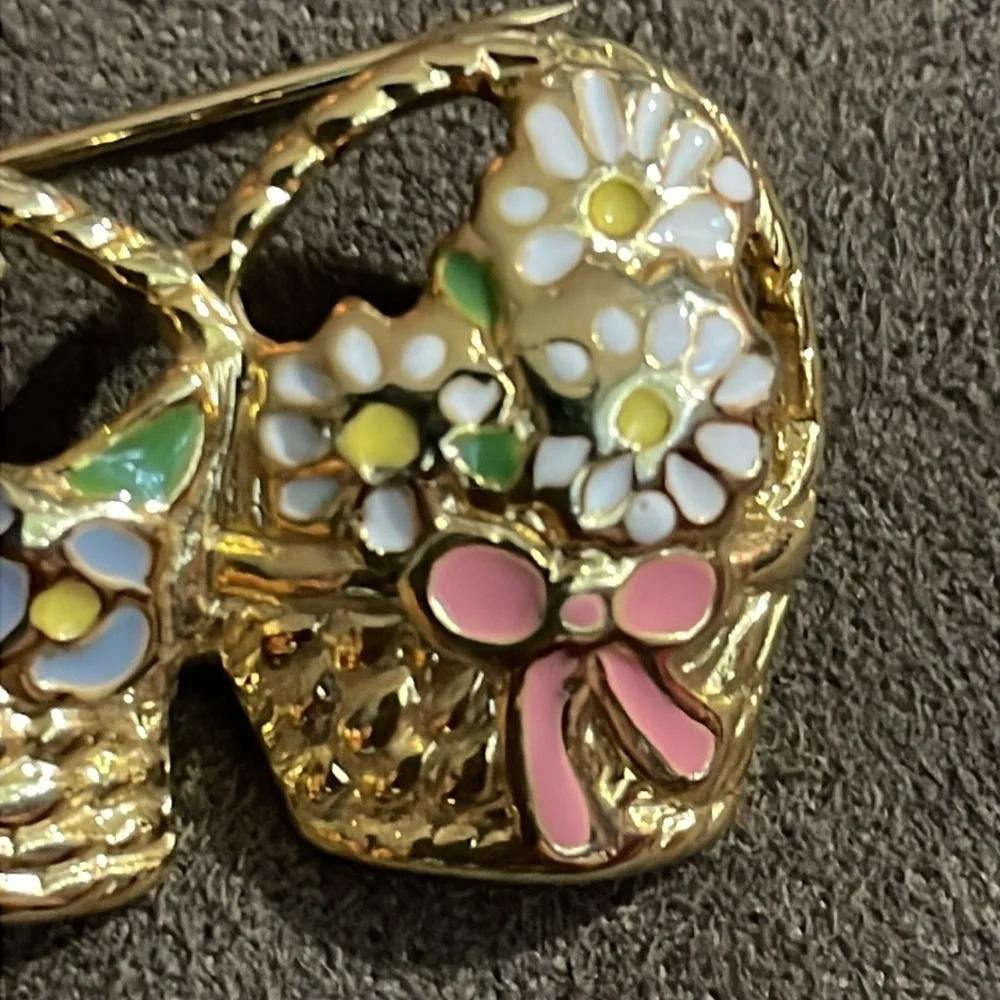Vintage SFJ enamel basket with flowers brooch - Picture 3 of 6